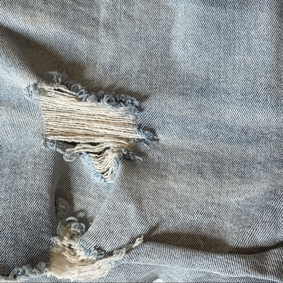 SOLD - Levi’s Denizen High-Rise Distressed Shorts Size 6 - Picture 5 of 7